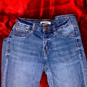 refuge light wash blue jeans - size 2
